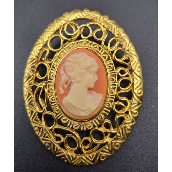 Beautiful Vintage Goldtone Pink Cameo Brooch - Picture 1 of 10